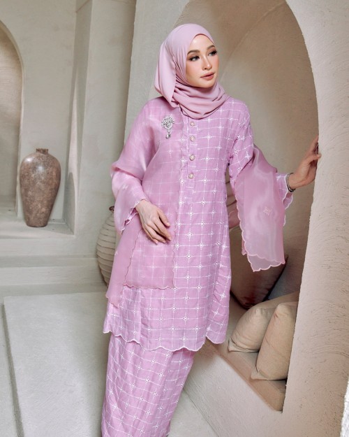 Dang Kejora in Pastel Pink