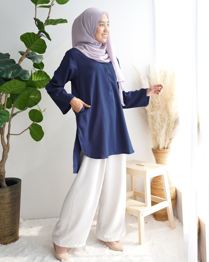 Sara Blouse in Navy Blue