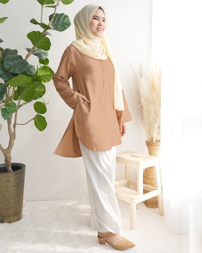 Sara Blouse in Light Brown