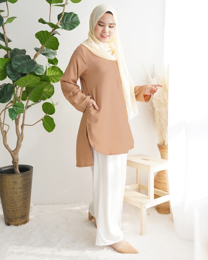 Sara Blouse in Light Brown