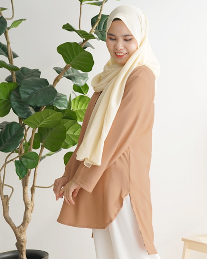 Sara Blouse in Light Brown