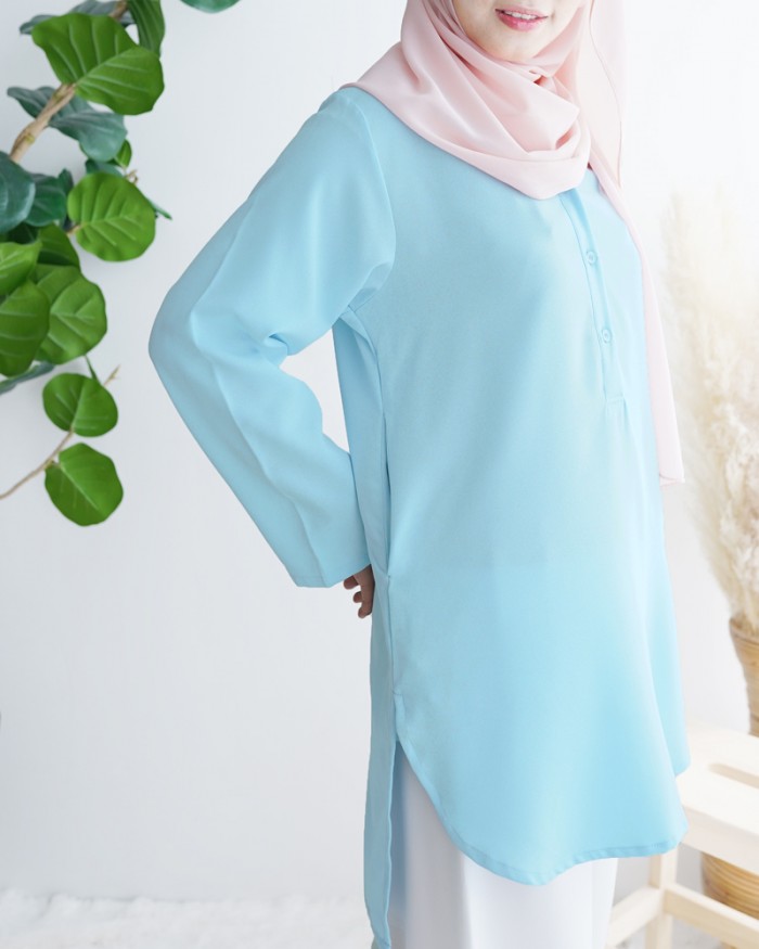 Sara Blouse in Baby Blue