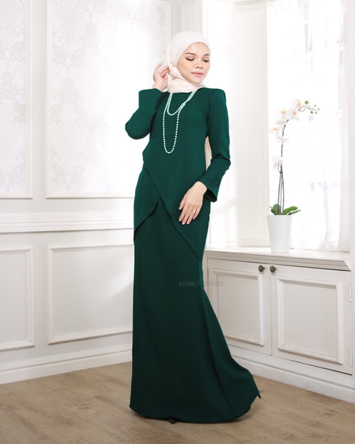 Maharani Kurung in Emerald Green