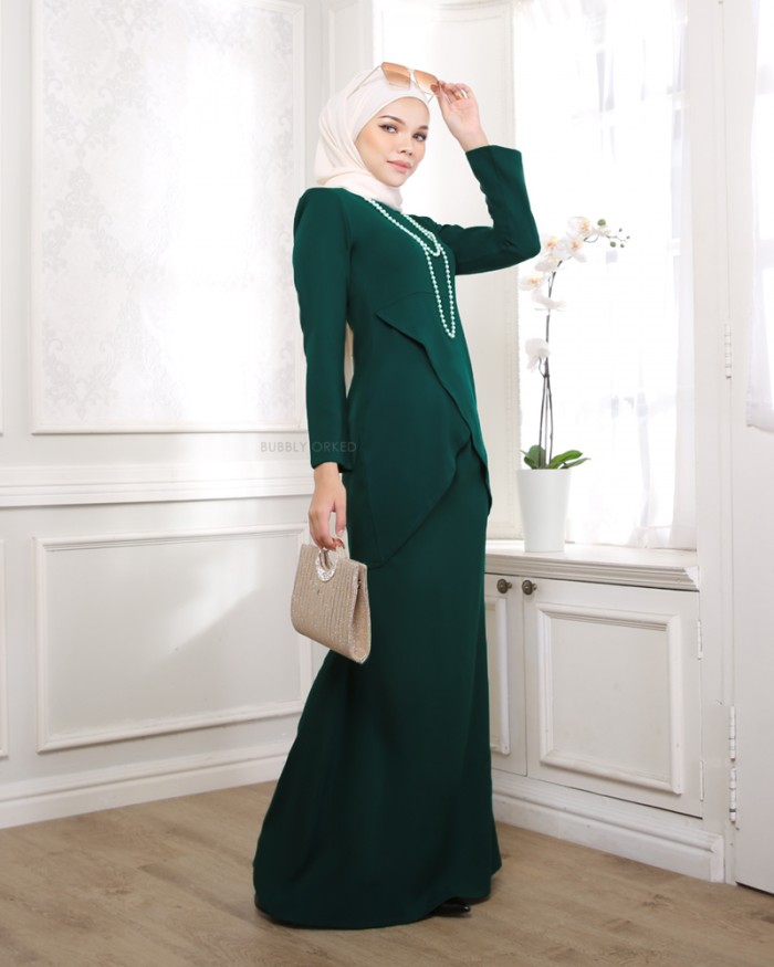 Maharani Kurung in Emerald Green