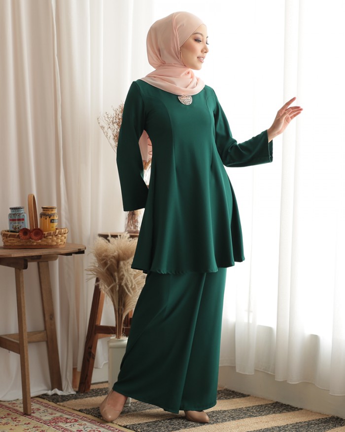 Mahsuri Kurung in Emerald Green