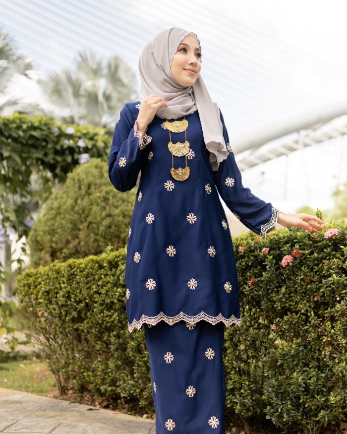 SERI Kurung in Navy Blue