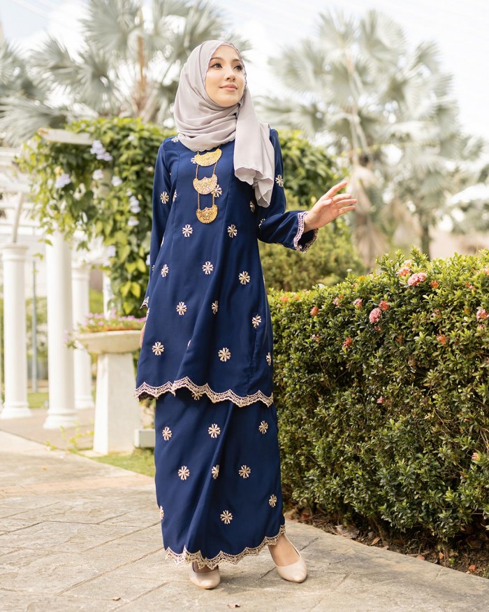 SERI Kurung in Navy Blue