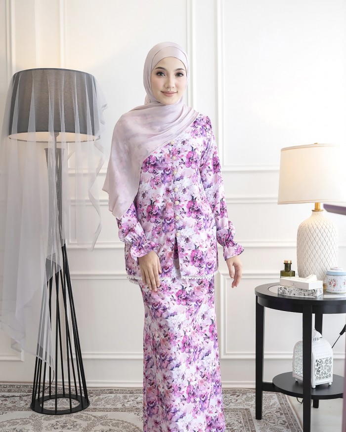 Bianca Kurung in Wild Orchid