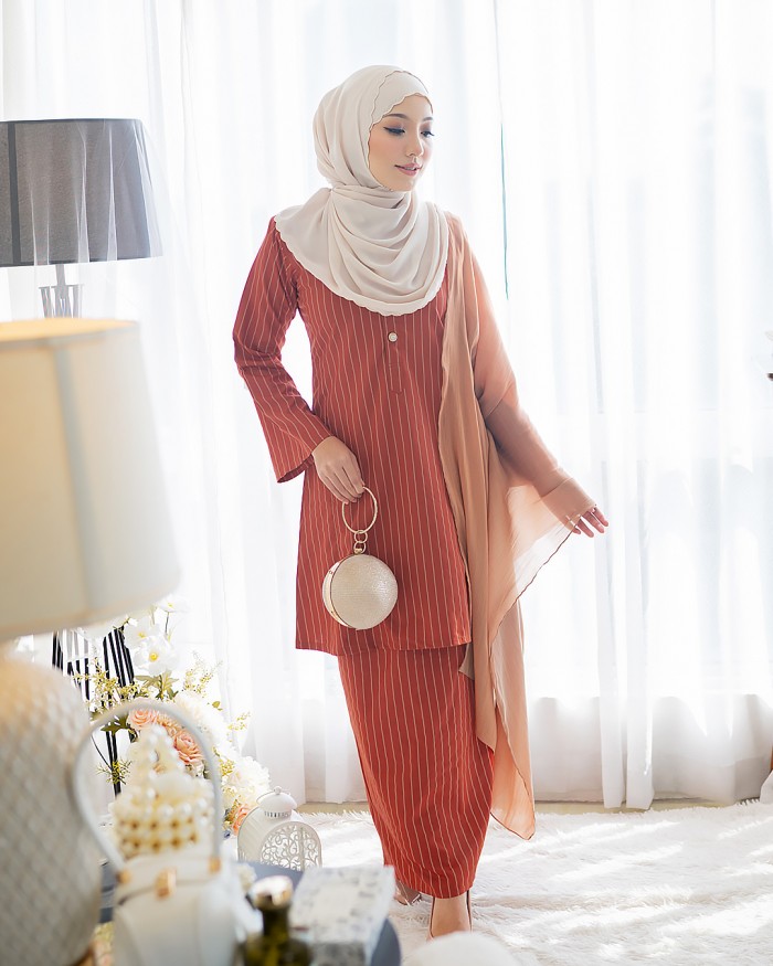 [RESTOCKED] Dang Anum  in Brick Orange (without lace)