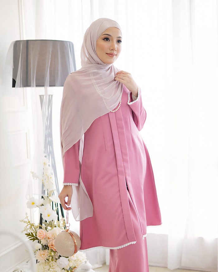 Tun Teja  in Dusty Pink