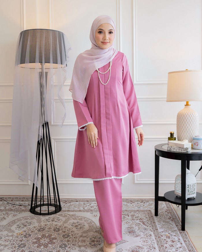 Tun Teja  in Dusty Pink