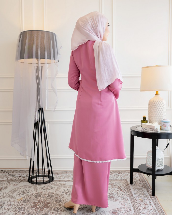 Tun Teja  in Dusty Pink