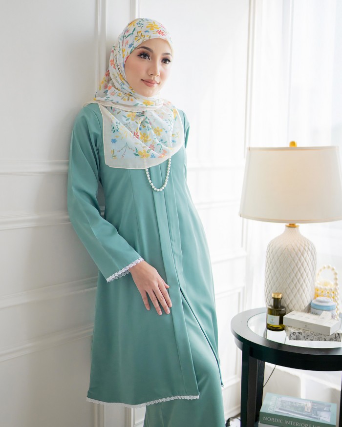 Tun Teja  in Dusty Mint