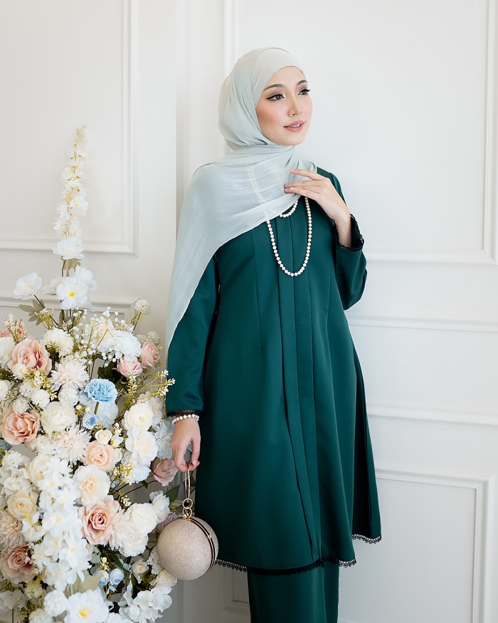 Tun Teja  in Emerald Green